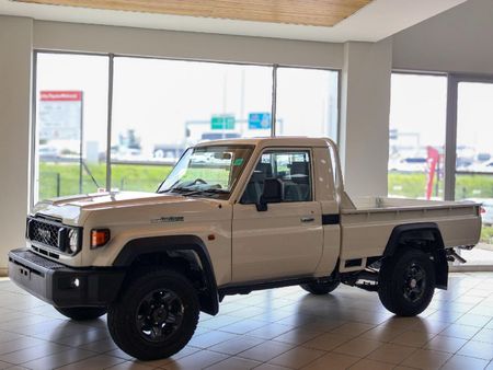 2025-Toyota-Land-Cruiser-79-28GD-6-Single-Cab_5
