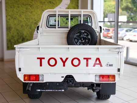 2025-Toyota-Land-Cruiser-79-28GD-6-Single-Cab_7