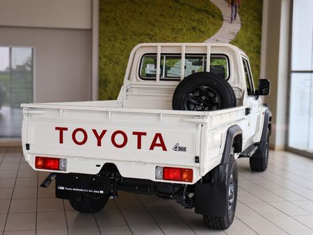 2025-Toyota-Land-Cruiser-79-28GD-6-Single-Cab_8