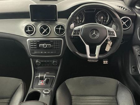 2015-Mercedes-AMG-CLA-45-AMG_9