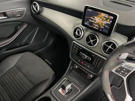 2015-Mercedes-AMG-CLA-45-AMG_11