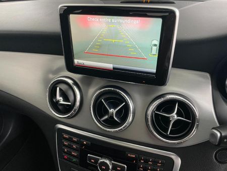 2015-Mercedes-AMG-CLA-45-AMG_12