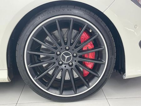 2015-Mercedes-AMG-CLA-45-AMG_4