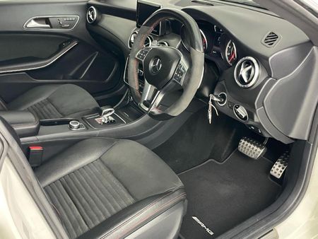 2015-Mercedes-AMG-CLA-45-AMG_8