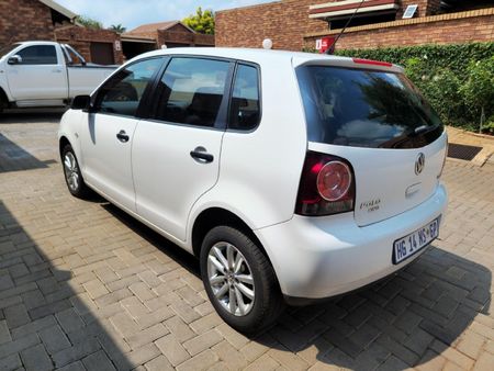 2014-Volkswagen-Polo-Vivo-16-Trendline-5-dr_4