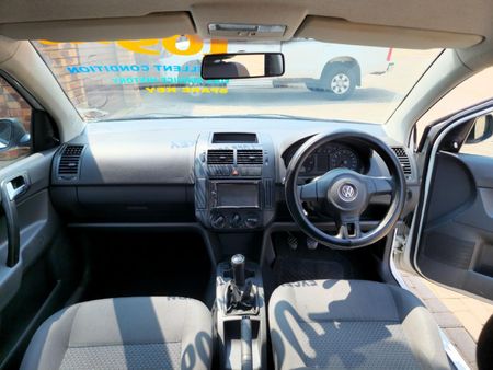 2014-Volkswagen-Polo-Vivo-16-Trendline-5-dr_7