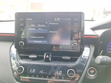 2023-Toyota-Corolla-Cross-18-GR-S_10