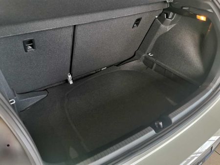 2025-Volkswagen-Polo-10-TSI-Life-Auto_10