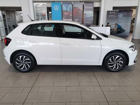 2025-Volkswagen-Polo-10-TSI-Life-Auto_2