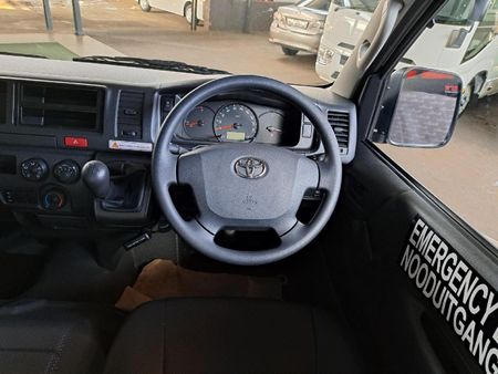 2025-Toyota-Quantum-27-Sesfikile-16-seat_11