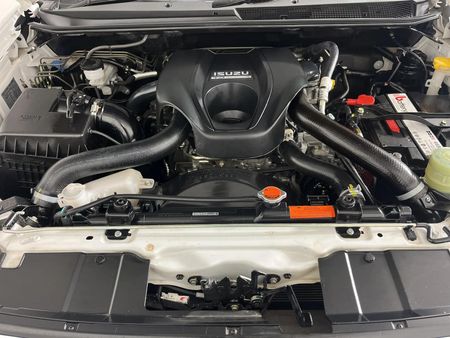 2020-Isuzu-D-Max-300-LX-Double-Cab_11