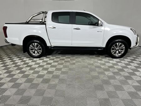 2020-Isuzu-D-Max-300-LX-Double-Cab_15