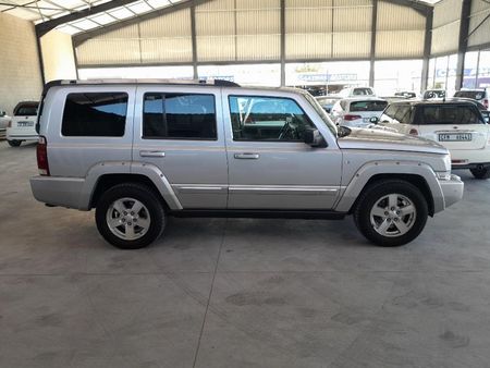 2009-Jeep-Commander-57-Limited_0