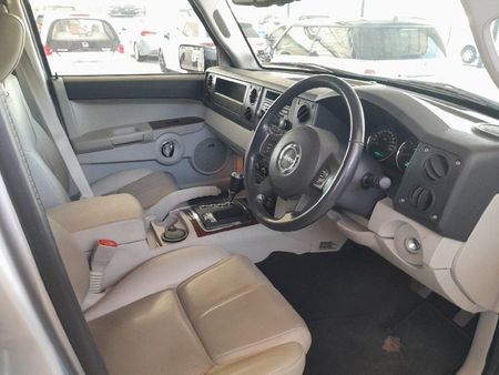 2009-Jeep-Commander-57-Limited_9