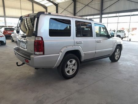 2009-Jeep-Commander-57-Limited_7