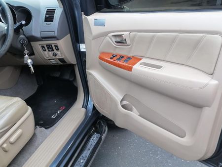 2011-Toyota-Fortuner-30-D-4D-Raised-Body-Auto_10