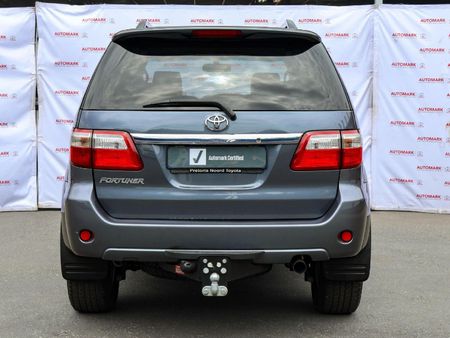 2011-Toyota-Fortuner-30-D-4D-Raised-Body-Auto_13