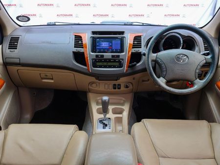 2011-Toyota-Fortuner-30-D-4D-Raised-Body-Auto_18