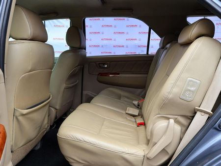 2011-Toyota-Fortuner-30-D-4D-Raised-Body-Auto_24