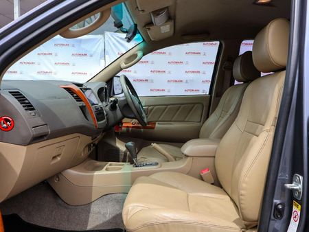 2011-Toyota-Fortuner-30-D-4D-Raised-Body-Auto_25