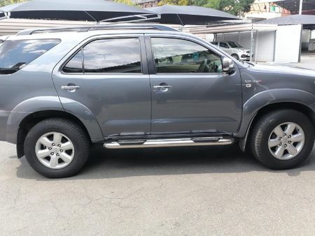 2011-Toyota-Fortuner-30-D-4D-Raised-Body-Auto_6