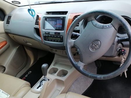 2011-Toyota-Fortuner-30-D-4D-Raised-Body-Auto_7