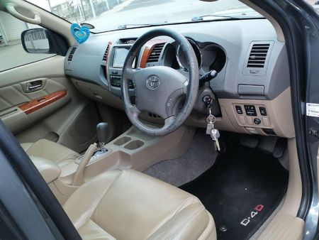 2011-Toyota-Fortuner-30-D-4D-Raised-Body-Auto_8