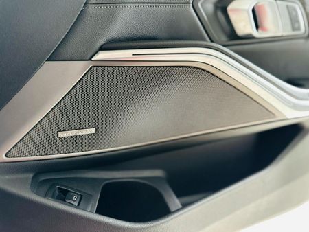 2020-BMW-3-Series-330is-Edition_14