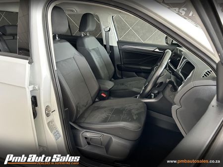 2022-Volkswagen-T-Roc-14-TSI-Design-Auto_11