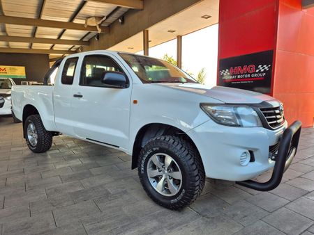2015-Toyota-Hilux-25-D-4D-Raised-Body-SRX-Xtra-Cab_0