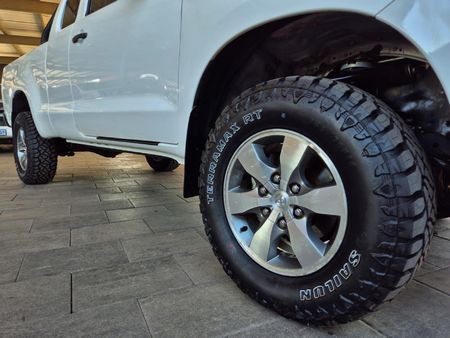 2015-Toyota-Hilux-25-D-4D-Raised-Body-SRX-Xtra-Cab_9