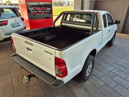 2015-Toyota-Hilux-25-D-4D-Raised-Body-SRX-Xtra-Cab_2