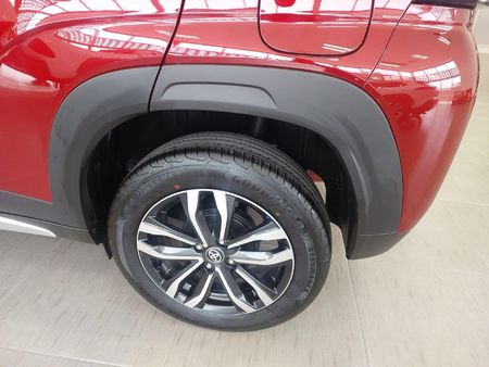 2025-Toyota-Starlet-Cross-15XR_12