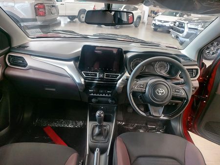 2025-Toyota-Starlet-Cross-15XR_7