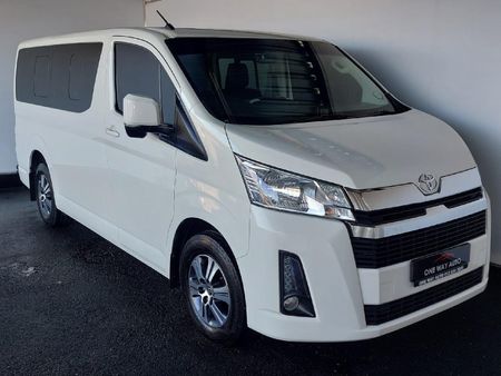 2022-Toyota-Quantum-28-GL-11-seat_0