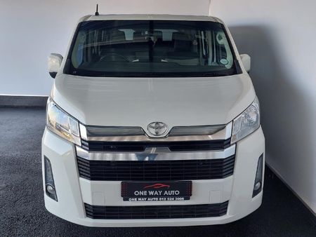 2022-Toyota-Quantum-28-GL-11-seat_1