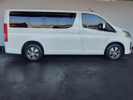 2022-Toyota-Quantum-28-GL-11-seat_2
