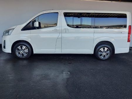 2022-Toyota-Quantum-28-GL-11-seat_4
