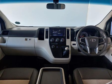 2022-Toyota-Quantum-28-GL-11-seat_8