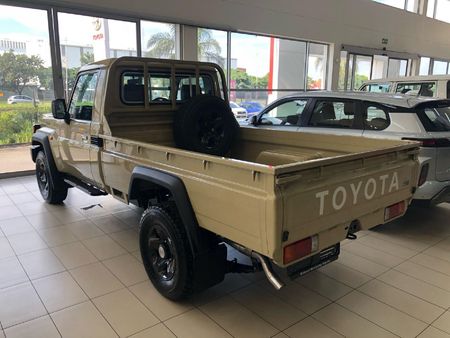 2025-Toyota-Land-Cruiser-79-42-D-Single-Cab_2