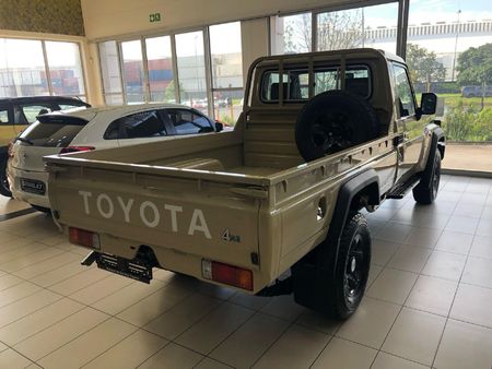 2025-Toyota-Land-Cruiser-79-42-D-Single-Cab_3