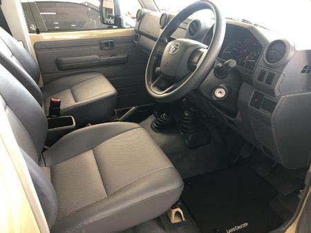 2025-Toyota-Land-Cruiser-79-42-D-Single-Cab_5