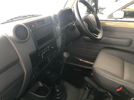 2025-Toyota-Land-Cruiser-79-42-D-Single-Cab_6