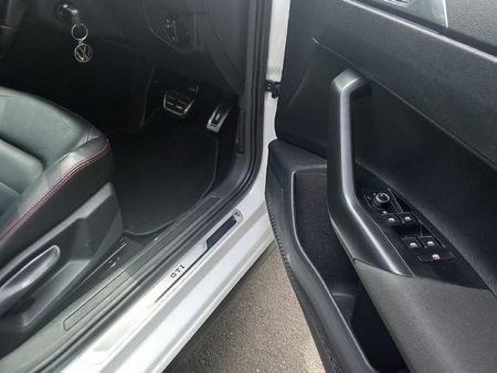 2021-Volkswagen-Polo-20-GTI-Auto-147kW_8
