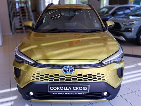 2025-Toyota-Corolla-Cross-18-XS-Hybrid_9