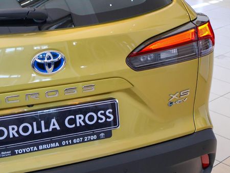 2025-Toyota-Corolla-Cross-18-XS-Hybrid_10