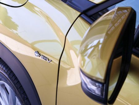 2025-Toyota-Corolla-Cross-18-XS-Hybrid_12