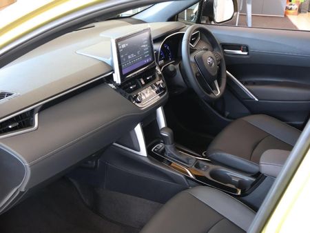 2025-Toyota-Corolla-Cross-18-XS-Hybrid_13