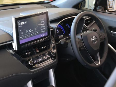 2025-Toyota-Corolla-Cross-18-XS-Hybrid_14