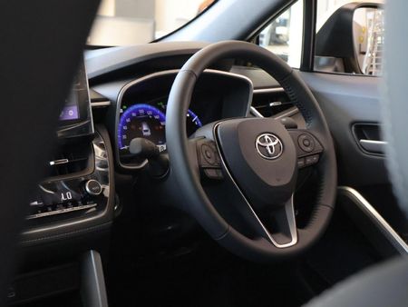 2025-Toyota-Corolla-Cross-18-XS-Hybrid_16